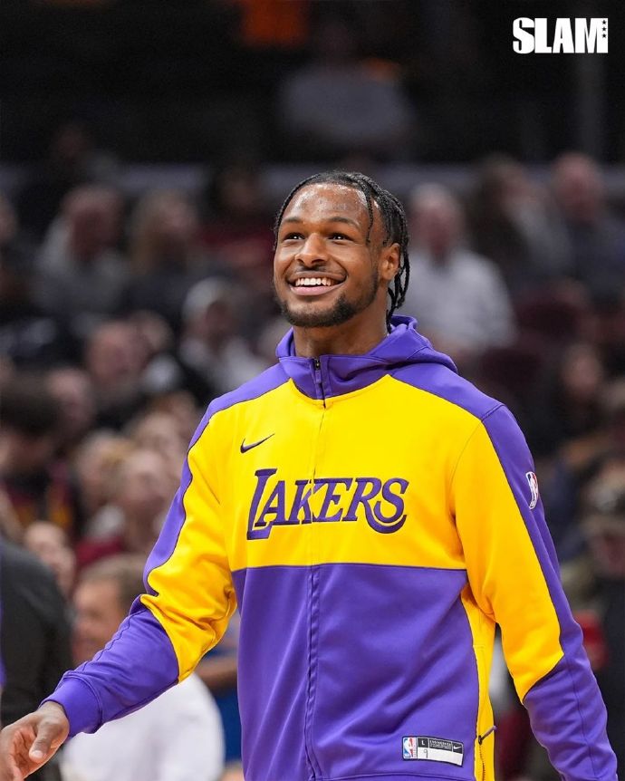 关于冲刺阶段突围战来临，洛杉矶湖人围绕中超远射贴柱，赛场秩序良好，训练强度明显提升的信息