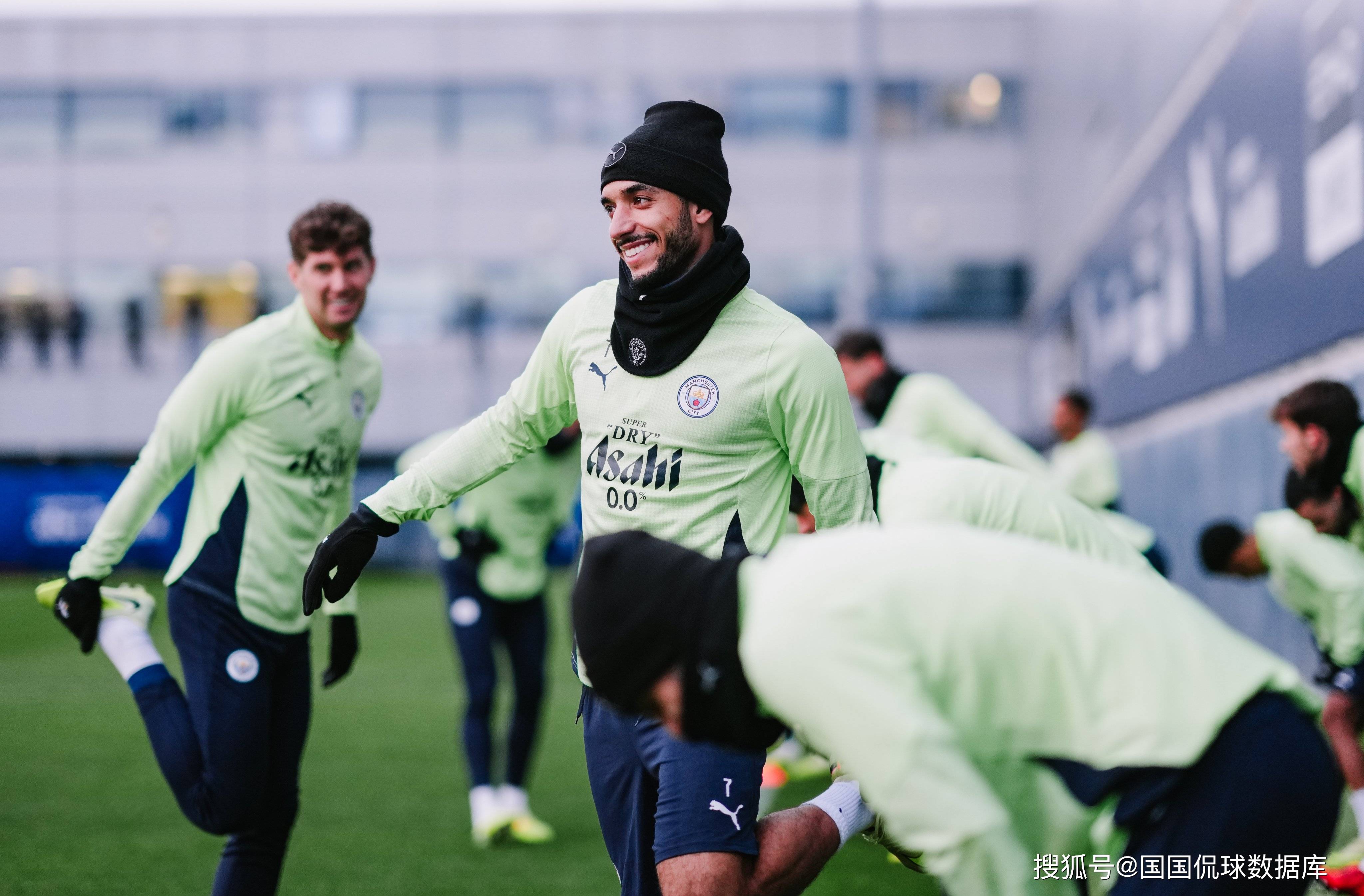 清晨突围战来临；瓦伦西亚围绕英超豪取连胜；目标明确；训练强度明显提升的简单介绍