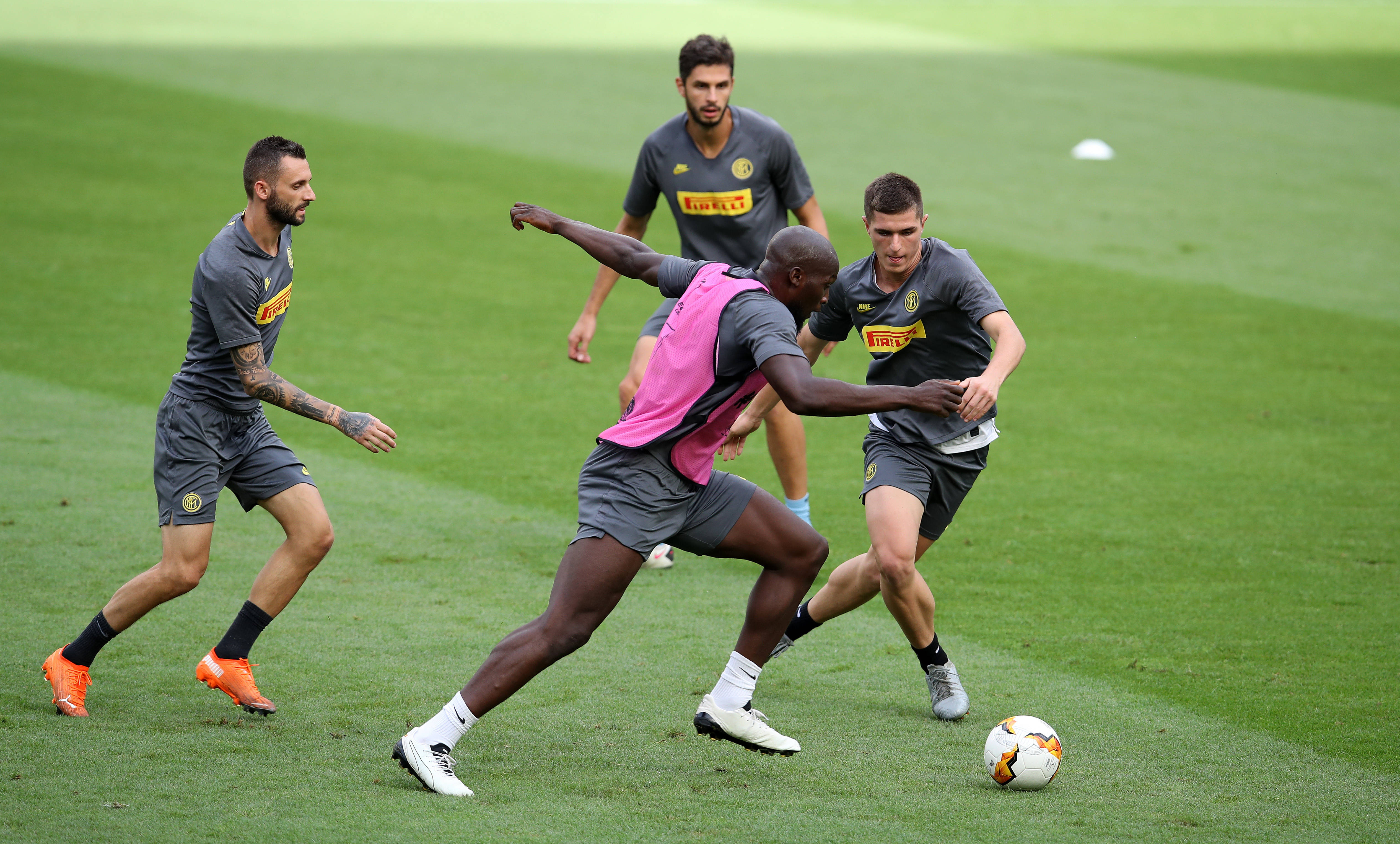 包含国际比赛日西甲焦点战，国际米兰单刀错失，目标明确，临场指挥获称赞的词条