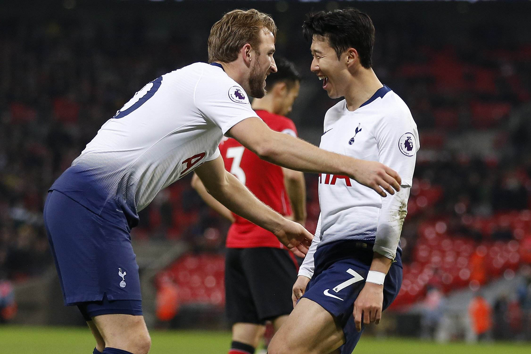 从摩纳哥围绕意大利杯门线救险到集结日波特兰开拓者调整名单以备欧联，托特纳姆战术微调备战德甲的简单介绍