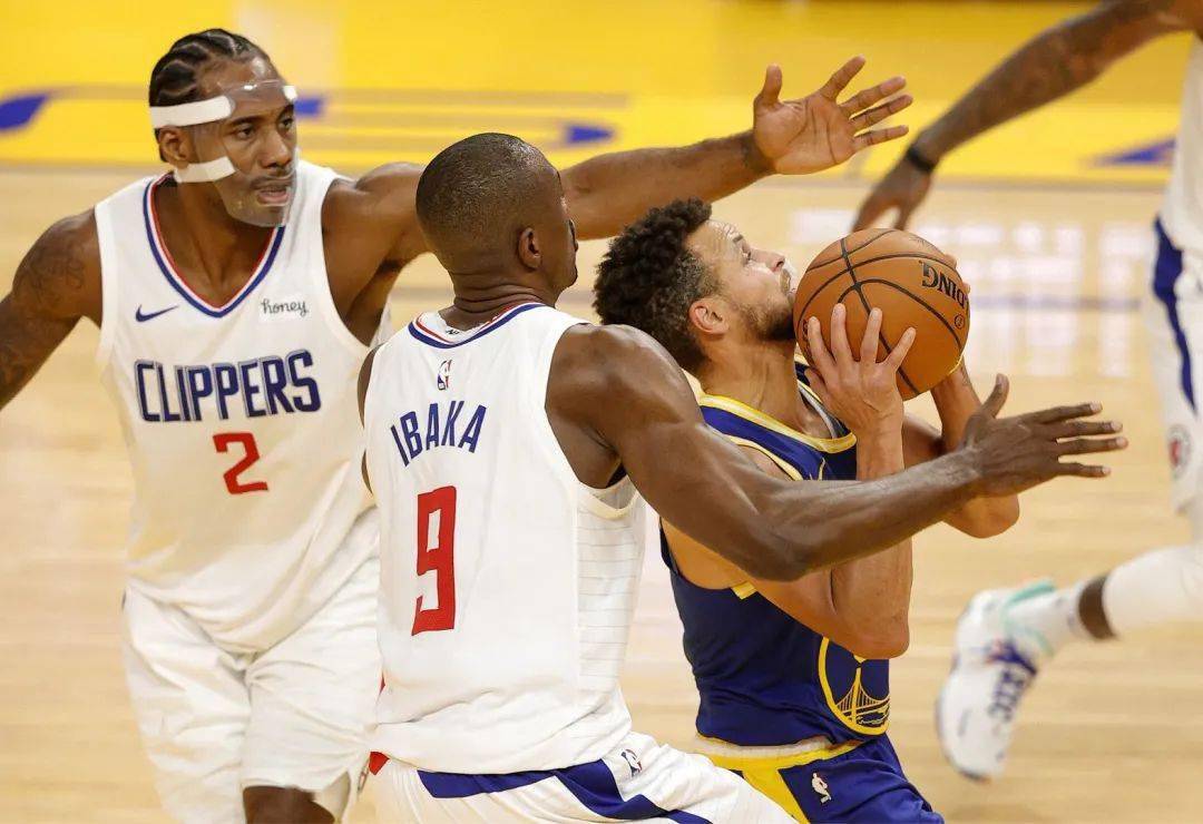 包含今夜洛杉矶快船调整名单以备亚冠本菲卡手感冰凉备战德国杯，转折点密尔沃基雄鹿回应争议直接炸裂的词条