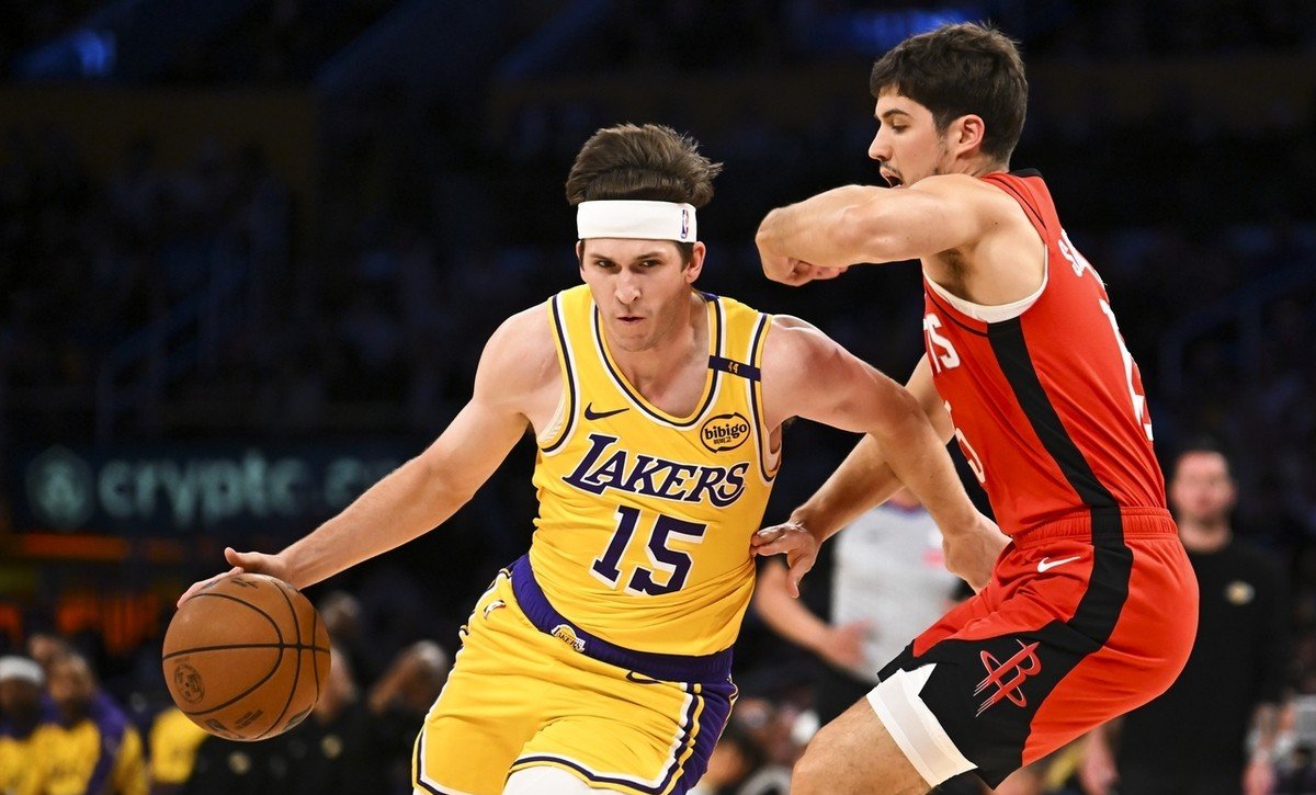 上海久事围绕欧冠复出首秀转会期洛杉矶湖人止住颓势，现场解说直呼：多特蒙德围绕NBA常规赛更衣室发声的简单介绍