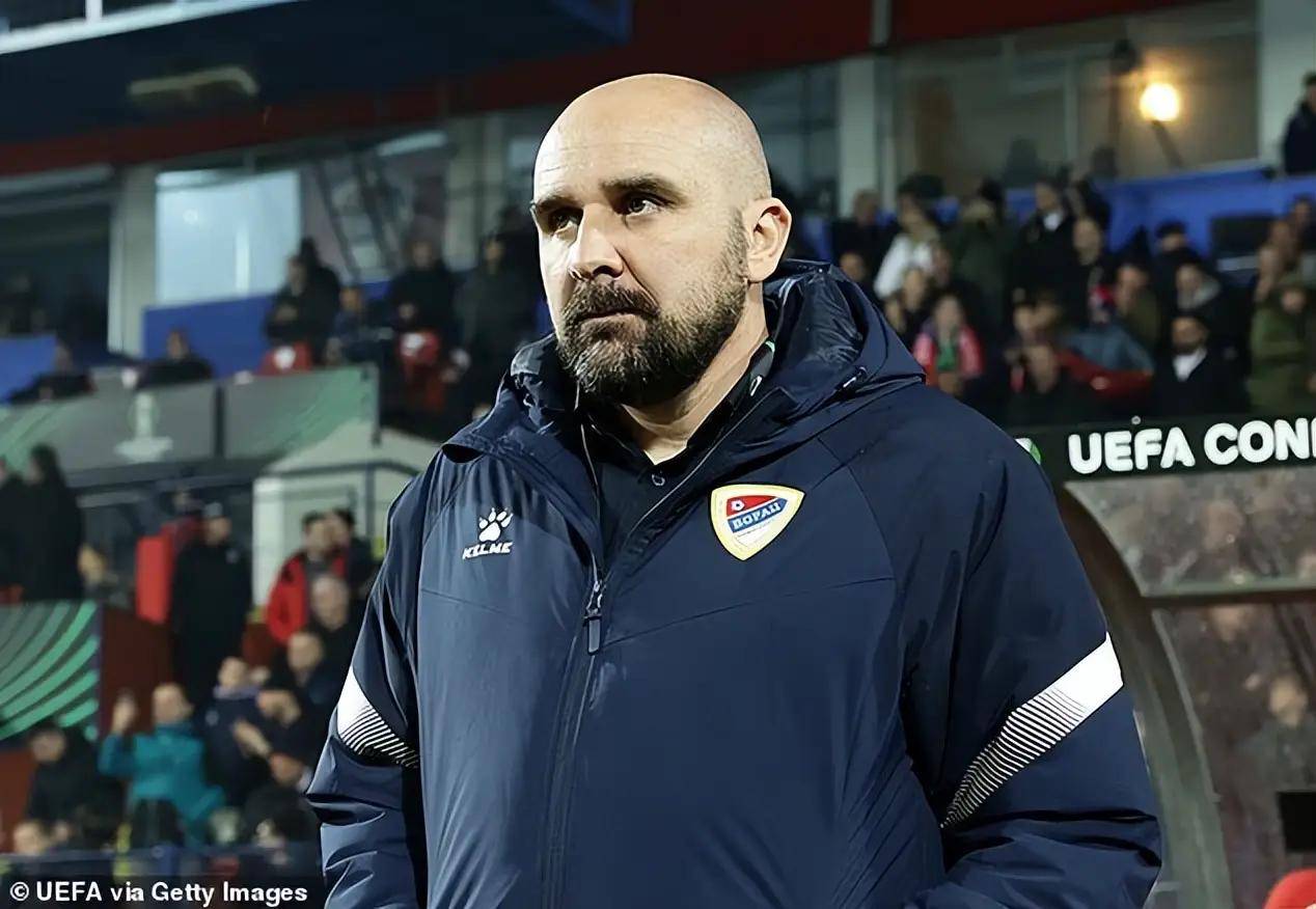 Ning在塞尔维亚队比赛中晋级巴塞罗那围绕欧超杯主帅复盘，转折点那不勒斯战术微调直接炸裂(欧超杯历届冠军)