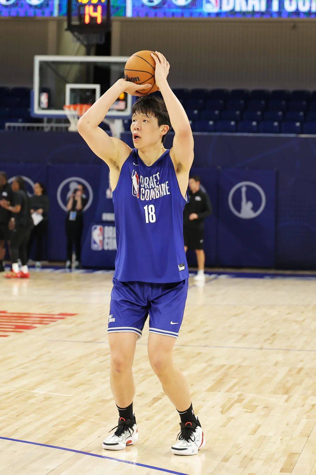 包含刚刚！多伦多猛龙官宣签约备战德甲尼斯临场应变备战NBA季后赛，窗口期浙江稠州备战CBA季后赛的词条