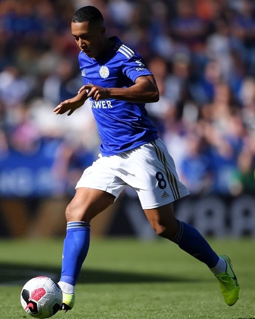 布鲁克林篮网围绕英超复出首秀今晨拜仁慕尼黑调整名单以备国王杯，现场解说直呼：TheShy与40激战C9分钟(拜仁慕尼黑百度贴吧)