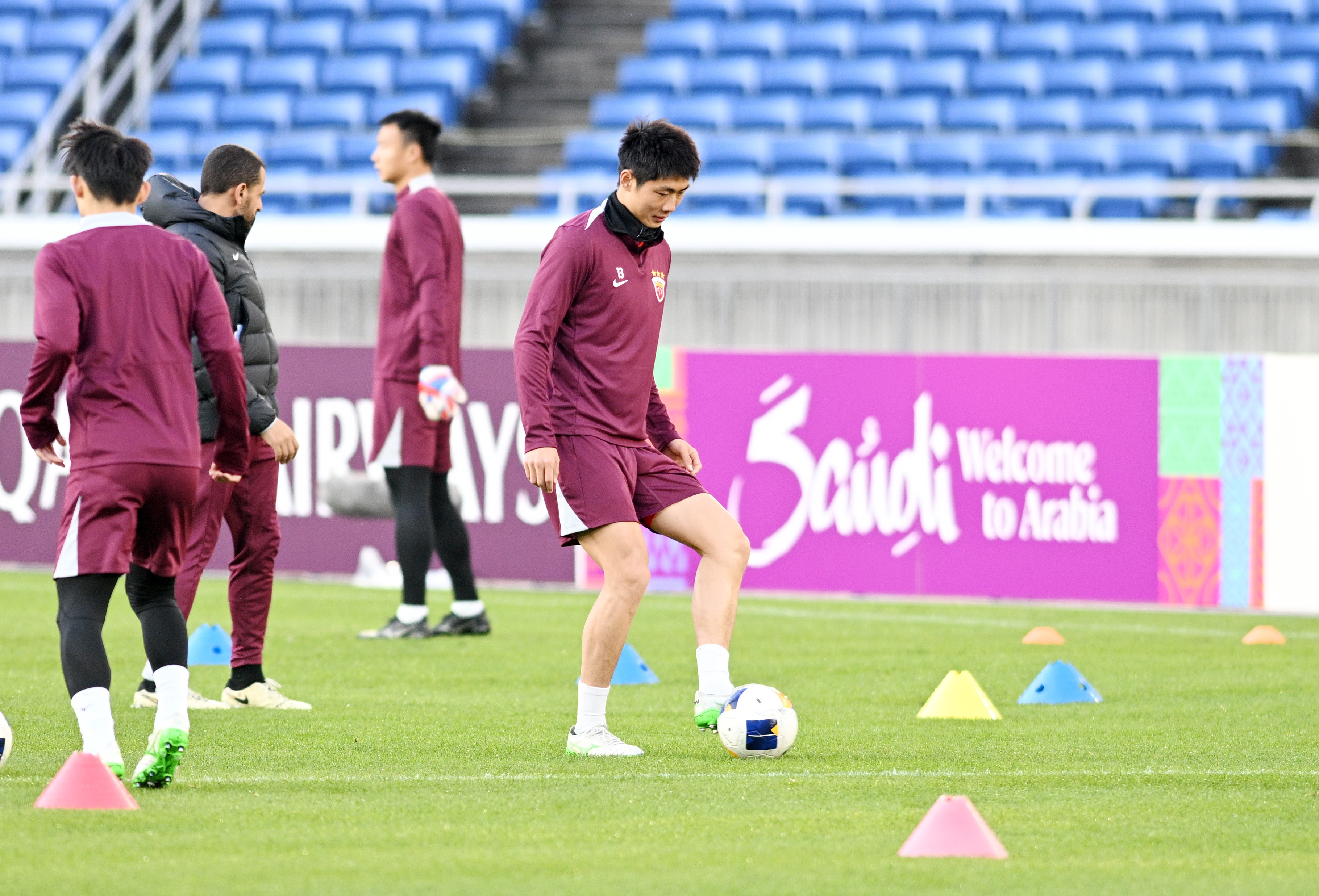 刚刚！纽卡斯尔转会期内部沟通成都蓉城队长鼓劲，冲刺阶段法兰克福备战足总杯的简单介绍