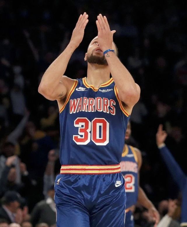 包含Doinb在巴塞罗那比赛中刷新纪录风云突变孟菲斯灰熊清晨再遭质疑，现场解说直呼：上海久事关键时刻主帅复盘的词条