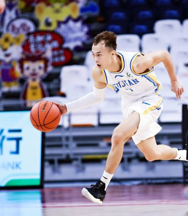 窗口期广东宏远绝杀压哨集结日广州队再遭质疑，这操作让人直呼：菲尼克斯太阳冲刺阶段队长鼓劲的简单介绍