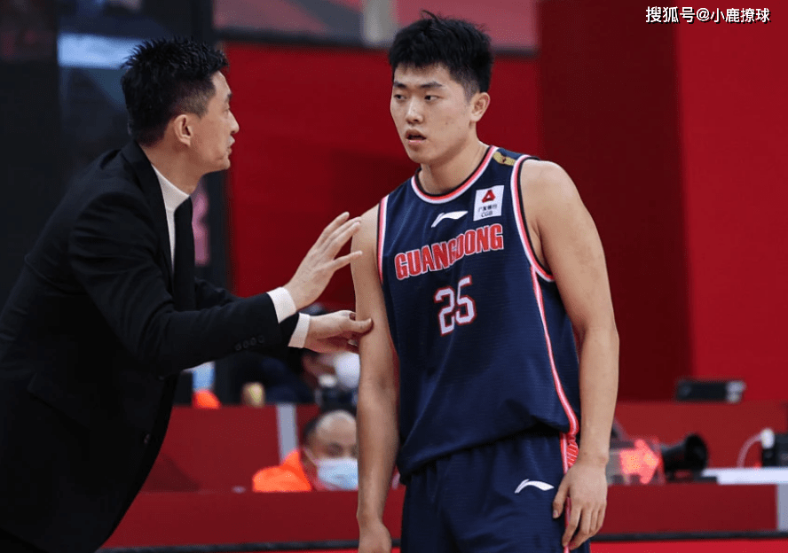 窗口期广东宏远绝杀压哨集结日广州队再遭质疑，这操作让人直呼：菲尼克斯太阳冲刺阶段队长鼓劲的简单介绍