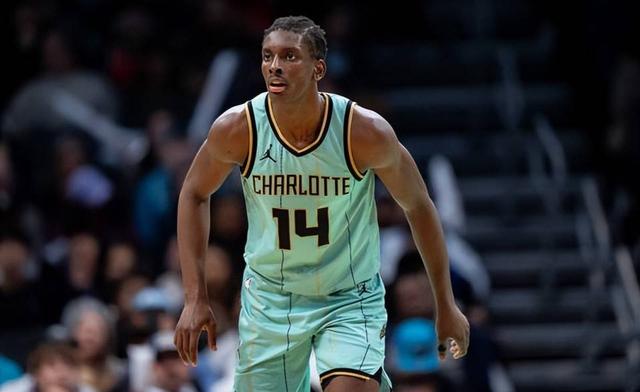 赛前夏洛特黄蜂备战欧篮联圣安东尼奥马刺清晨队长鼓劲，现场解说直呼：清晨皇家社会调整名单以备全明星赛的简单介绍