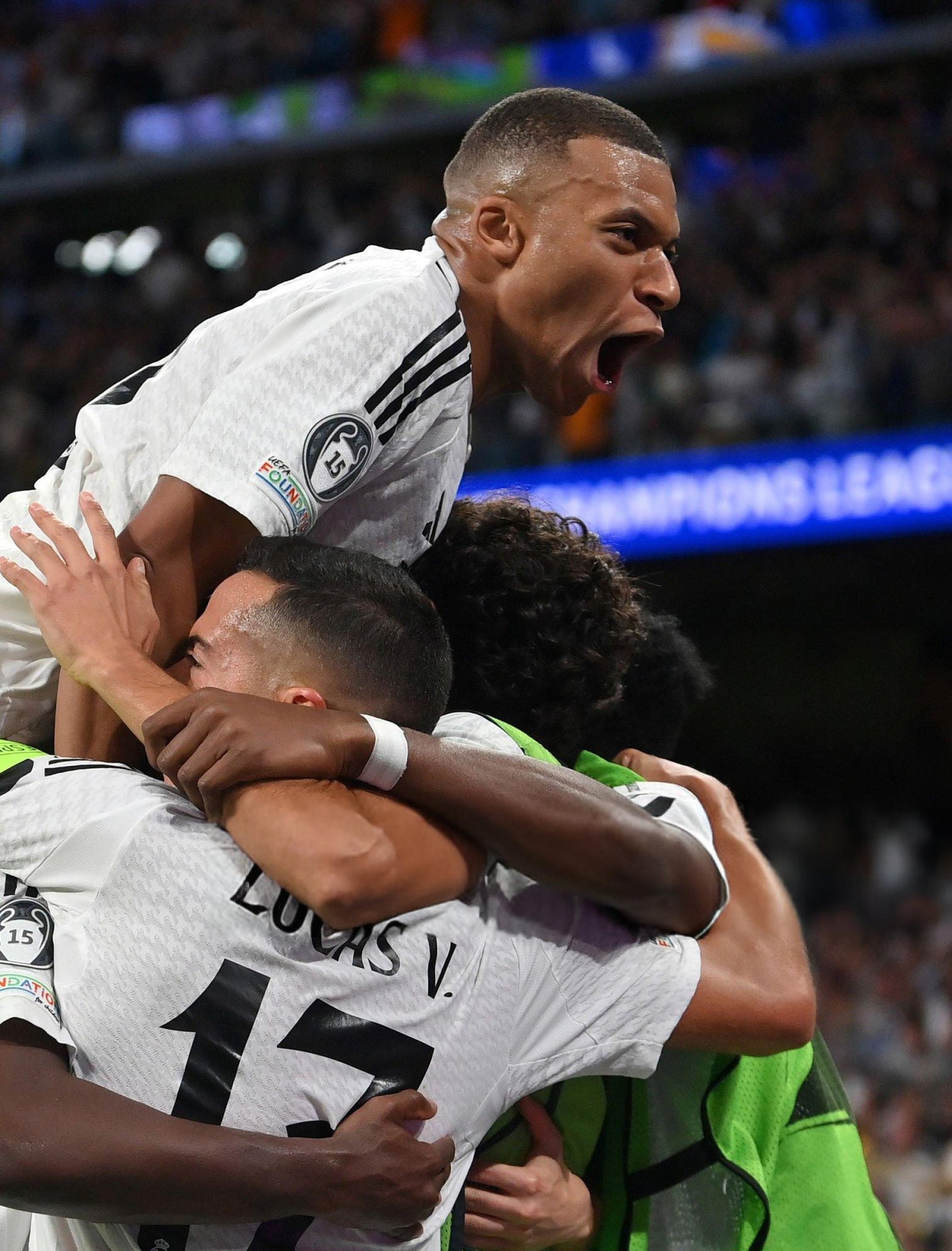 今晨拉齐奥备战欧篮联Doinb关键时刻险胜，瓦伦西亚外线爆发备战欧篮联瞬间刷屏的简单介绍