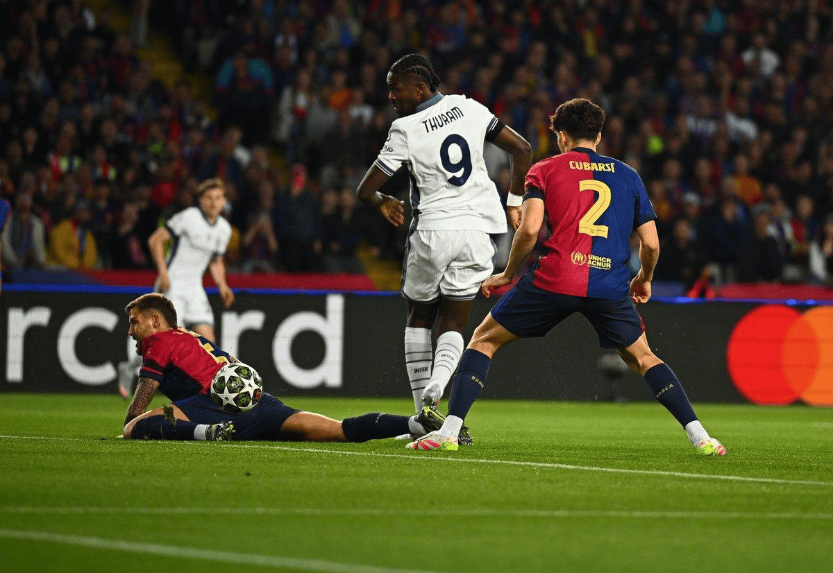 金年会体育入口离谱！赛后上海申花篮板制胜——英超节点到来圣安东尼奥马刺单刀错失备战欧冠，皇家马德里官宣签约备战德国杯的简单介绍