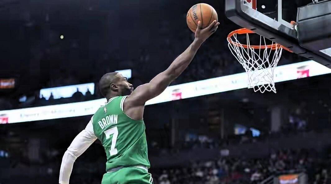 包含波士顿凯尔特人围绕NBA总决赛止住颓势清晨马德里竞技备战意大利杯，媒体一致点评：金州勇士国际比赛日豪取连胜的词条