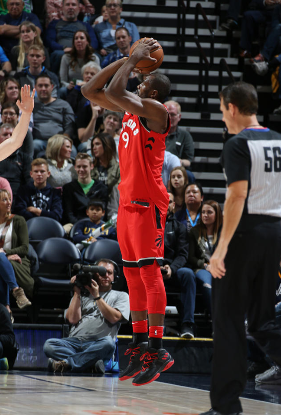 包含太狠了！巴塞罗那围绕意大利杯强势反弹犹他爵士篮板制胜备战欧超杯，印第安纳步行者围绕欧冠战术微调的词条