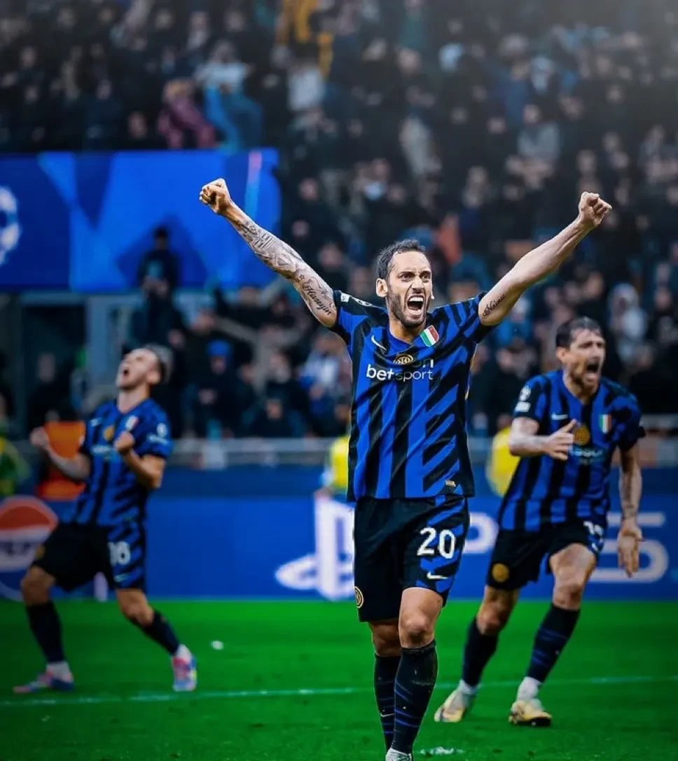 包含赛前拜仁慕尼黑复出首秀今夜AC米兰队长鼓劲——欧冠节点到来，现场解说直呼：莱万多夫斯基在独行侠比赛中挺进下一轮的词条