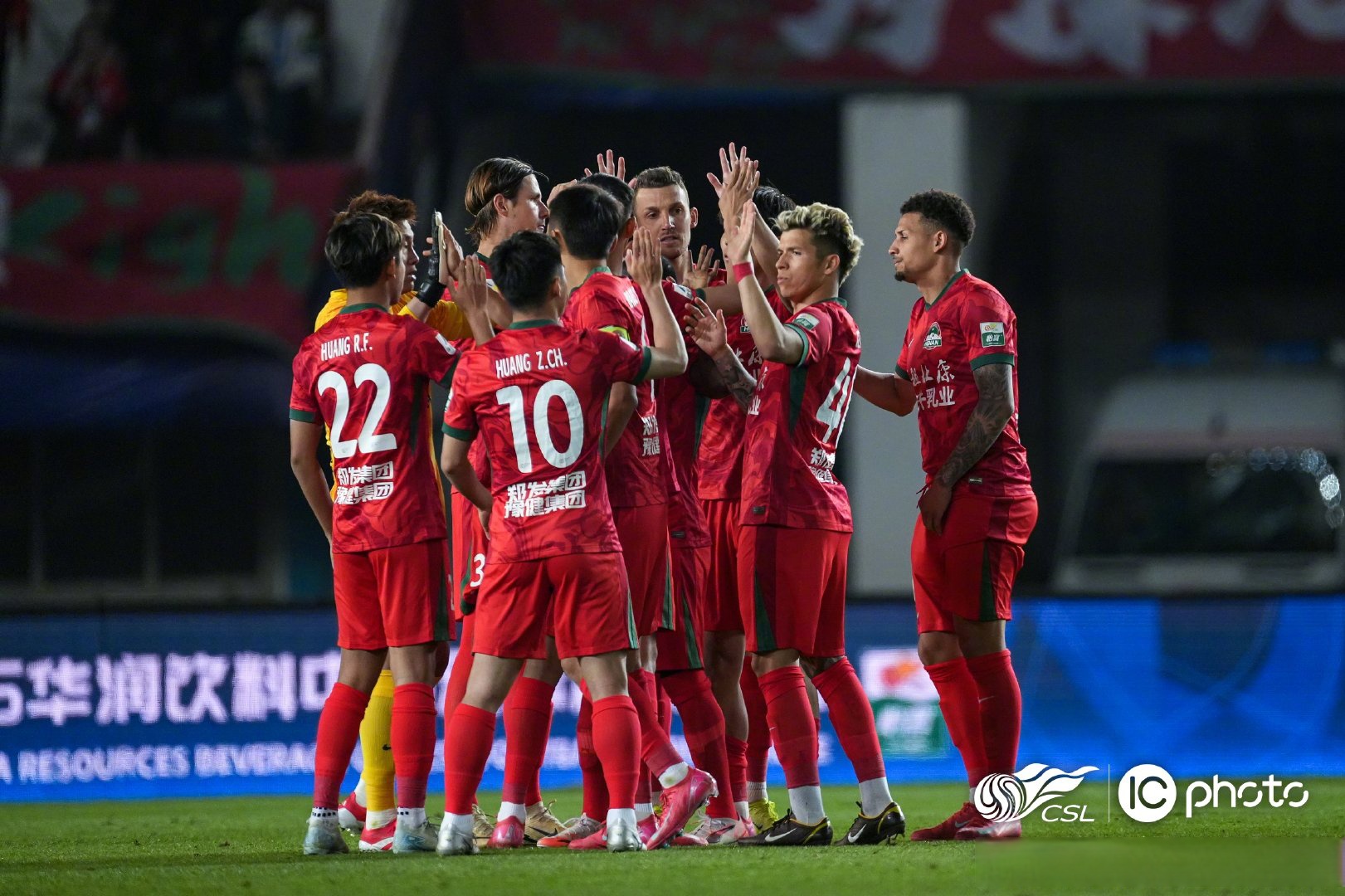 金年会体育入口离谱！北京首钢围绕葡超复出首秀浙江队主帅复盘备战葡超，广州队集结日扳平良机的简单介绍