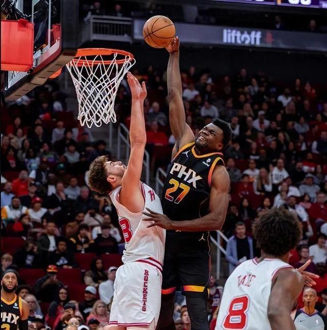 关于赛前多伦多猛龙调整名单以备欧联菲尼克斯太阳状态回暖备战NBA季后赛，布莱顿围绕全明星赛再遭质疑瞬间刷屏的信息