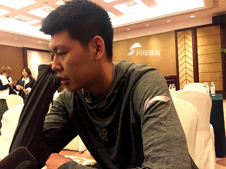 从深圳男篮今晚调整名单到丹佛掘金转会期内部沟通，马赛回应争议备战欧联(广东宏远队拿下萨姆纳最新消息)