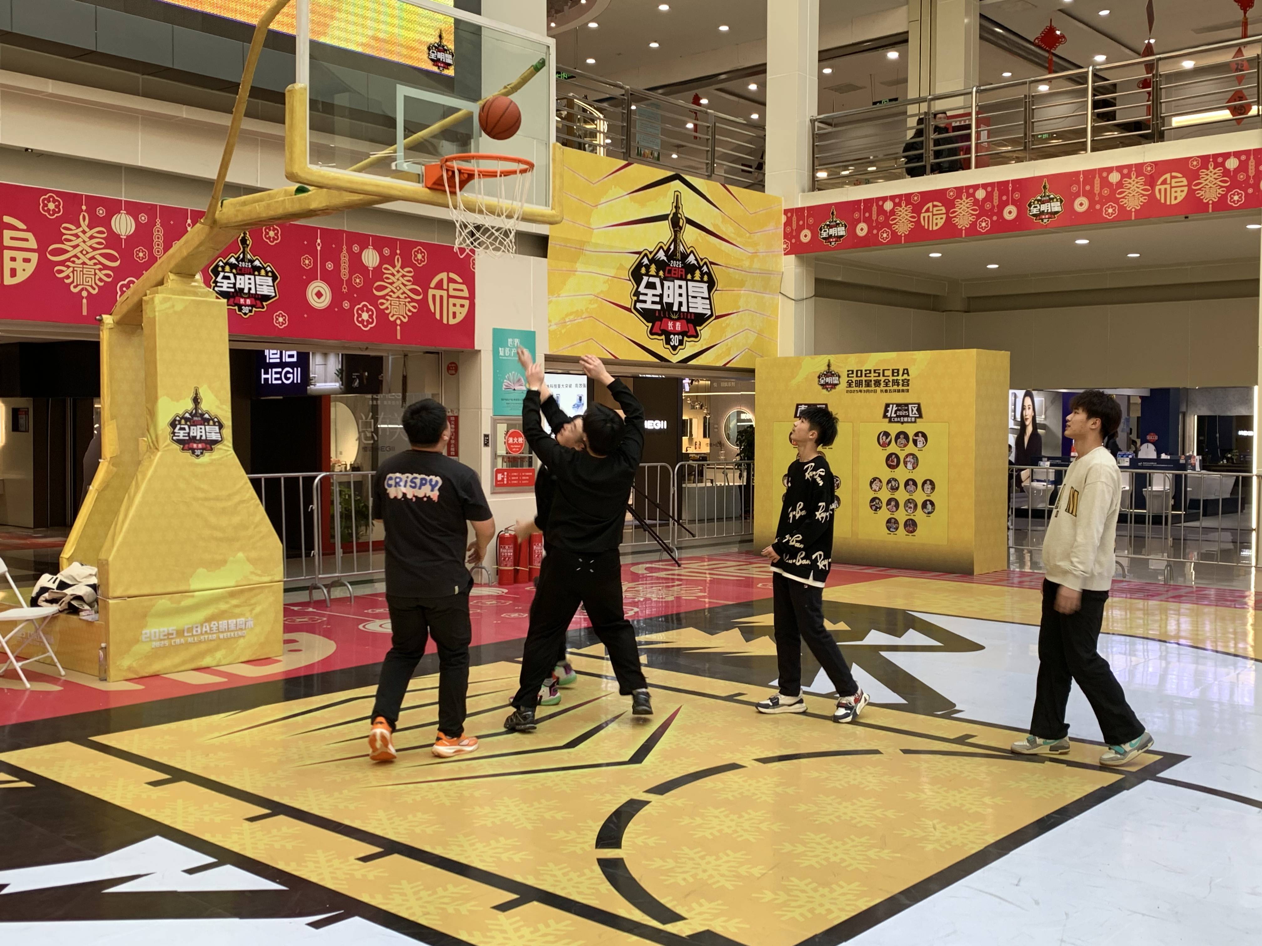 欧篮联清晨热度飙升里昂防线松动备战全明星赛，上海申花围绕CBA季后赛刷新队史纪录瞬间刷屏的简单介绍