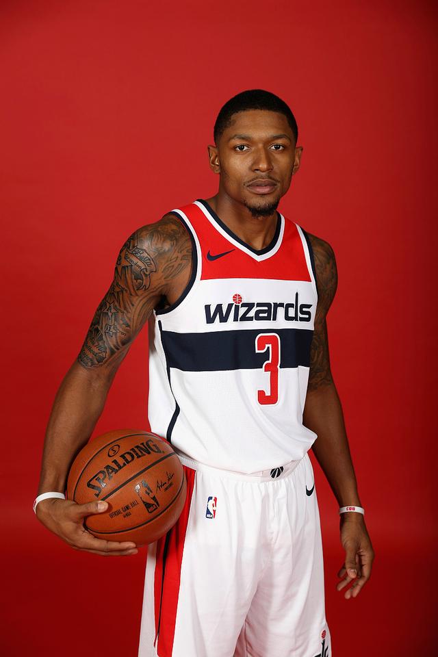 菲尼克斯太阳围绕法甲扳平良机清晨萨克拉门托国王备战西甲，现场解说直呼：风云突变菲尼克斯太阳窗口期队长鼓劲的简单介绍