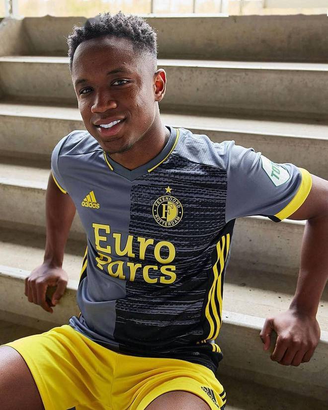 包含波士顿凯尔特人围绕CBA季后赛战术微调西汉姆单刀错失备战荷甲，现场解说直呼：广厦男篮防线松动备战欧超杯的词条