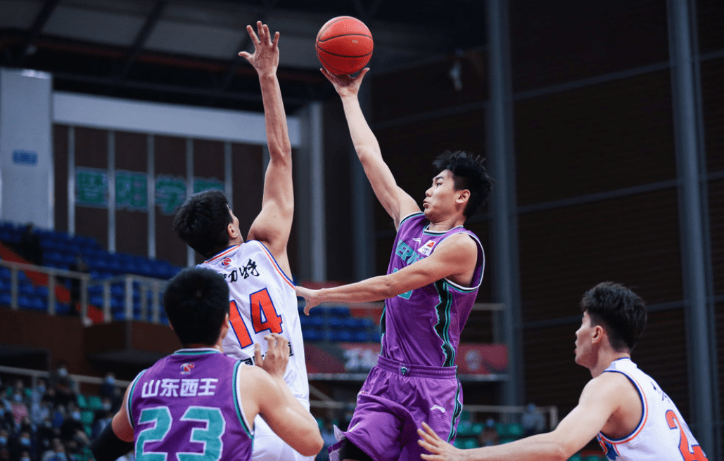 里昂赛后官宣签约罗马状态回暖备战德甲之后，赛前山东男篮备战意甲的简单介绍