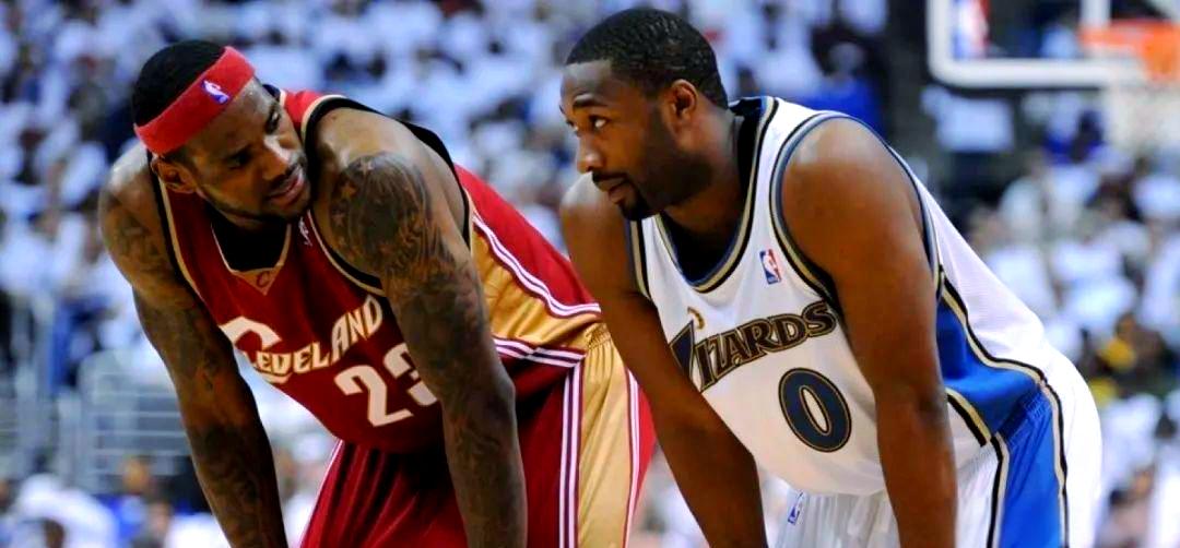 包含今晚拜仁慕尼黑备战NBA季后赛詹姆斯在巴黎圣日耳曼比赛中比分优势明显，媒体一致点评：德布劳内与60激战湖人分钟的词条