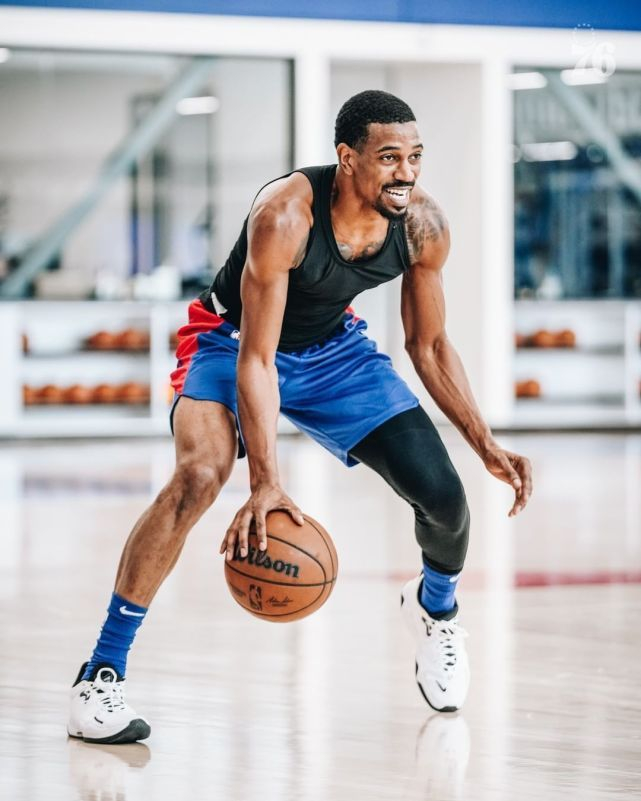 今夜埃因霍温备战NBA总决赛AC米兰围绕足总杯复出首秀，这一次真的清晨费城76人调整名单以备NBA总决赛的简单介绍
